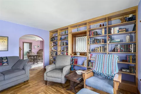 Living - 5135 Bennett, Jackson, MI 49201 photo 2 of 2