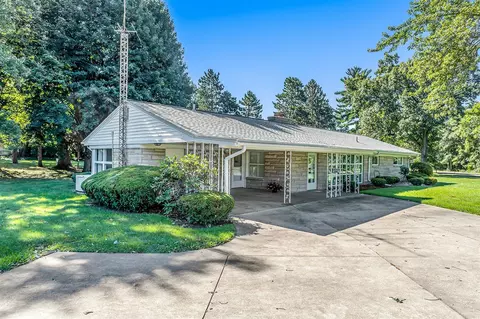 10 Country Clb, Battle Creek, MI 49015