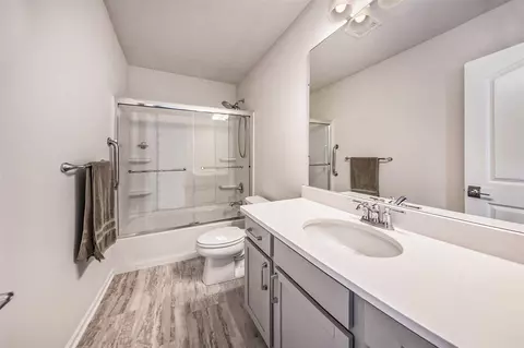 Bath - 401 Angus, Saline, MI 48176 photo 3 of 3