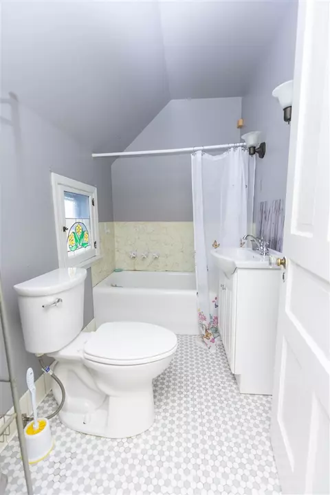 209 E Congress, Belding, MI 48809 photo 34