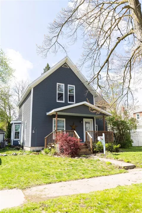 209 E Congress, Belding, MI 48809 photo 1
