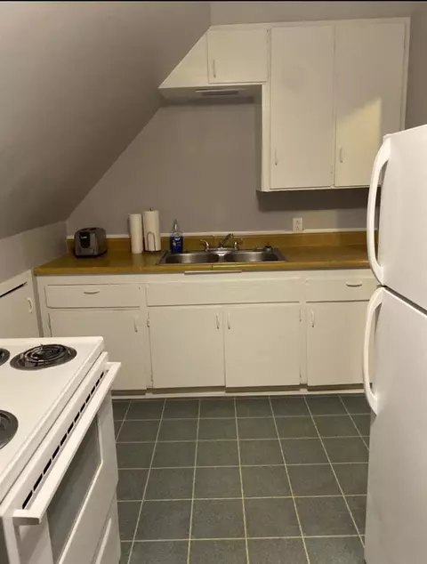 Kitchen - 114 Baker, Spring Arbor, MI 49283 photo 2 of 3