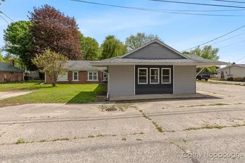 527 S 1st, Edmore, MI 48829 photo 2