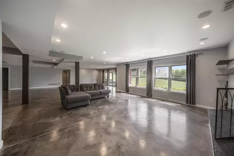 Living - 6809 Farm, Jackson, MI 49201 photo 10 of 16
