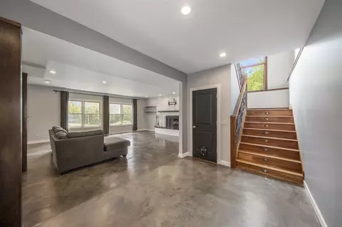 Living - 6809 Farm, Jackson, MI 49201 photo 11 of 16