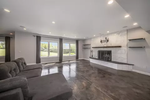 Living - 6809 Farm, Jackson, MI 49201 photo 7 of 16