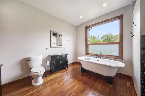 Bath - 6809 Farm, Jackson, MI 49201 photo 1 of 7