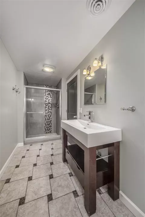 Bath - 6809 Farm, Jackson, MI 49201 photo 5 of 7