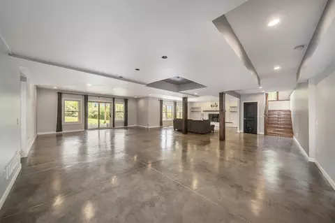 Living - 6809 Farm, Jackson, MI 49201 photo 12 of 16