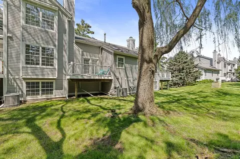Exterior - 1138 Fairways #60, Troy, MI 48085 photo 4 of 8