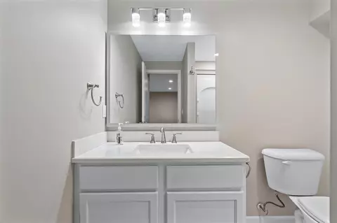 Bath - 1138 Fairways #60, Troy, MI 48085 photo 6 of 8