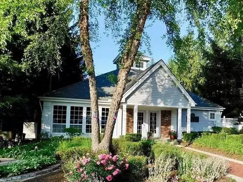 Exterior - 1138 Fairways #60, Troy, MI 48085 photo 5 of 8