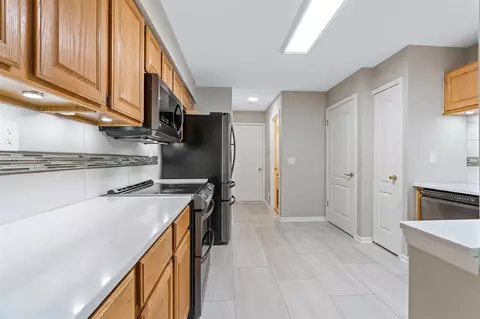 Entry Way - 1138 Fairways #60, Troy, MI 48085 photo 3 of 6