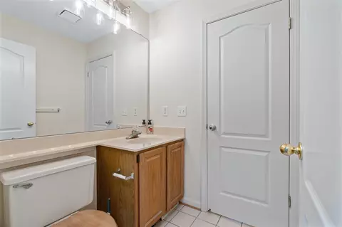 Bath - 1138 Fairways #60, Troy, MI 48085 photo 4 of 8