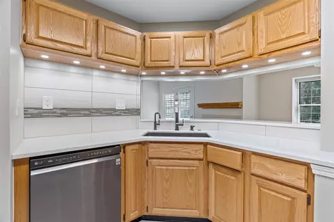 Kitchen - 1138 Fairways #60, Troy, MI 48085 photo 3 of 3