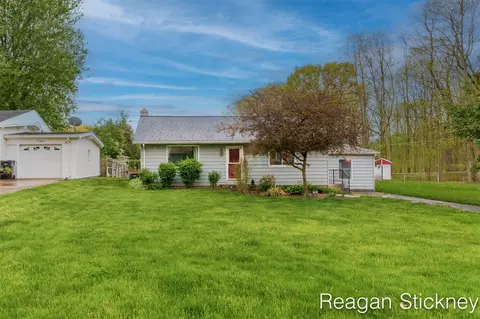 526 W W Pr, Hastings, MI 49058