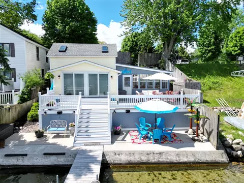 24187 N N Shr, Edwardsburg, MI 49112