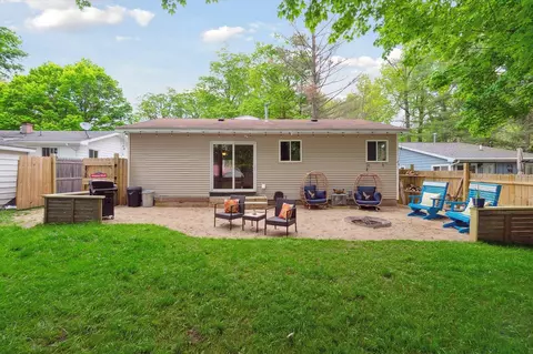 2630 Lansing, Crystal, MI 48818