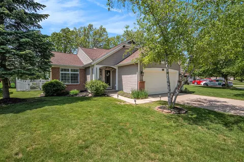 5627 E Grv, Kentwood, MI 49512
