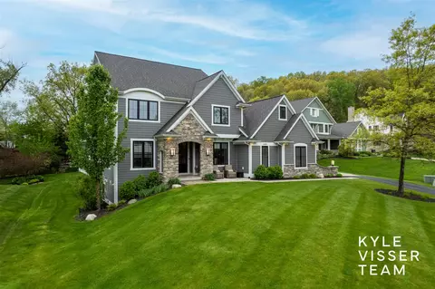 4696 Thornberry Hl, Grand Rapids, MI 49525