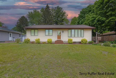 1149 Taylor, Grand Haven, MI 49417