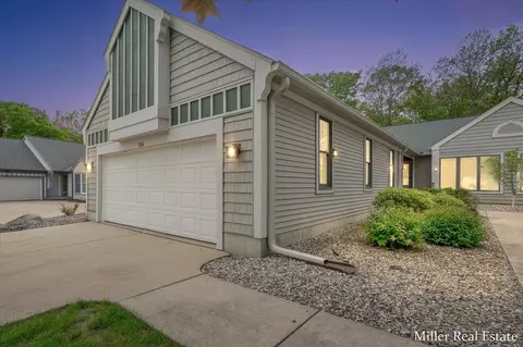 1516 Liberty #20, Hastings, MI 49058