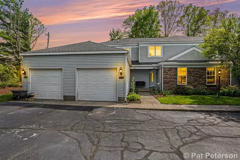 8817 Castle Hl #4, Rockford, MI 49341