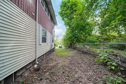 Exterior - 930 Orchard, Jackson, MI 49203 photo 9 of 12
