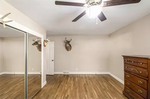 Bedroom - 5800 Lansing, Jackson, MI 49201 photo 1 of 3