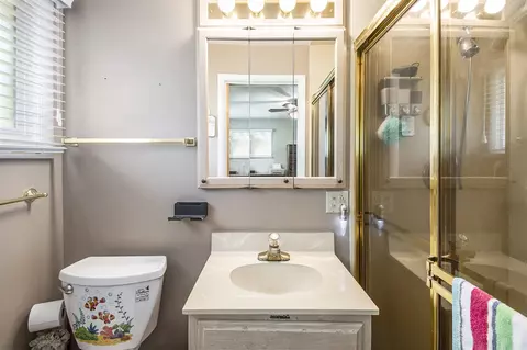 Bath - 5800 Lansing, Jackson, MI 49201 photo 3 of 3