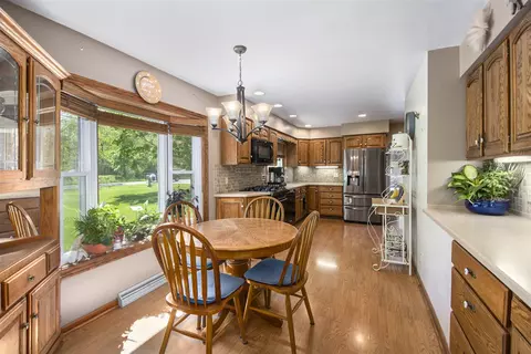Kitchen - 5800 Lansing, Jackson, MI 49201 photo 2 of 2