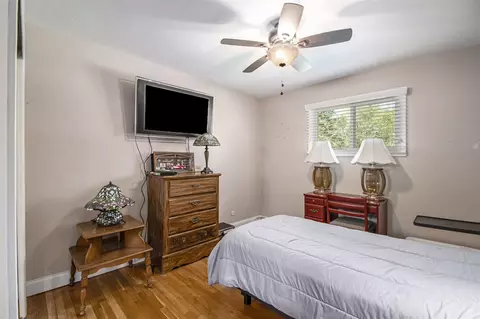 Bedroom - 5800 Lansing, Jackson, MI 49201 photo 3 of 3