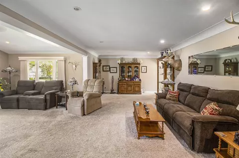 Living - 5800 Lansing, Jackson, MI 49201 photo 1 of 2