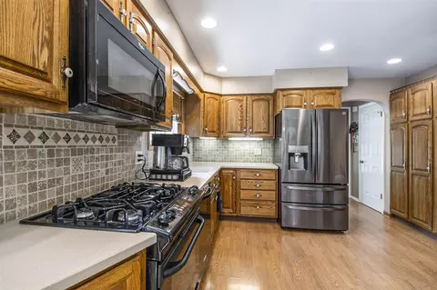 Kitchen - 5800 Lansing, Jackson, MI 49201 photo 1 of 2