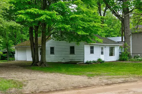 3048 E Baseline, Allegan, MI 49010