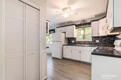 989 Maple, Ada, MI 49301 photo 9