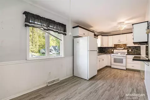 989 Maple, Ada, MI 49301 photo 8