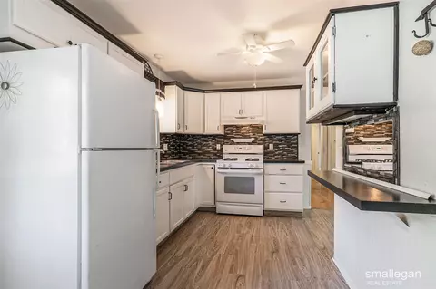 989 Maple, Ada, MI 49301 photo 6