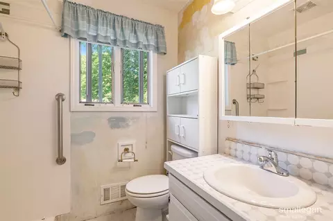 989 Maple, Ada, MI 49301 photo 10