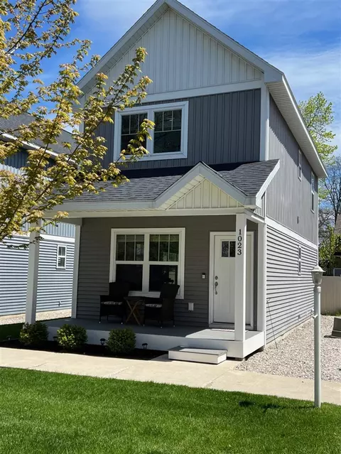1023 E Front, Traverse City, MI 49686