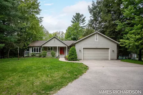 836 E Fruitvale, Montague, MI 49437