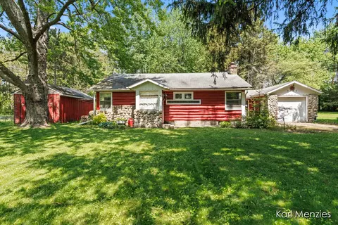 2160 Engleside, Grand Rapids, MI 49546