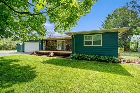 49961 County Road 687, Hartford, MI 49057