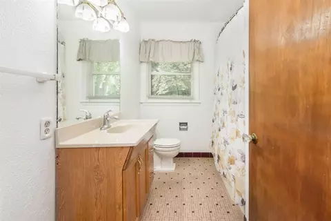 Bath - 7265 Dexter Ann Arbor, Dexter, MI 48130 photo 1 of 2