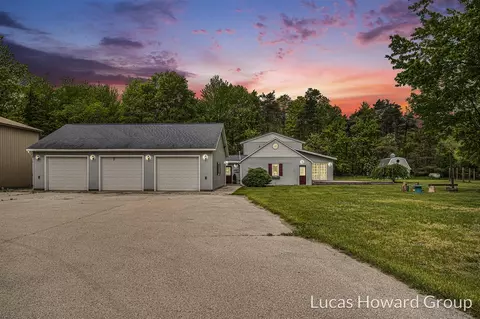 4345 S Wolf Lk, Fruitport, MI 49415