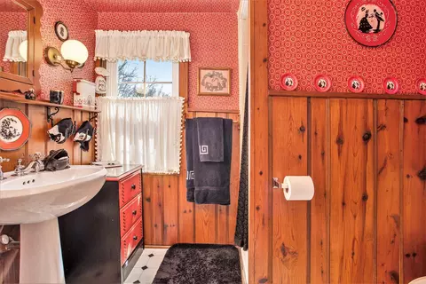 Bath - 11368 Baseline, Hickory Corners, MI 49060 photo 2 of 4