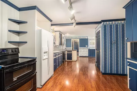 Kitchen - 11368 Baseline, Hickory Corners, MI 49060 photo 3 of 3