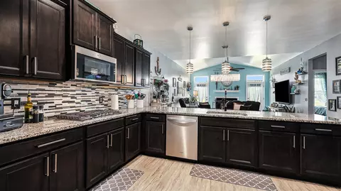 Kitchen - 49151 Diane #136, Macomb, MI 48042 photo 3 of 4