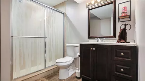 Bath - 49151 Diane #136, Macomb, MI 48042 photo 3 of 3