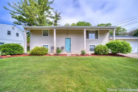 1828 Castle, Norton Shores, MI 49441